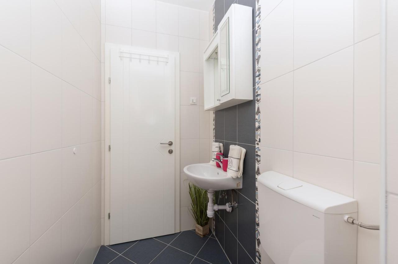 Long Apartment Makarska Extérieur photo