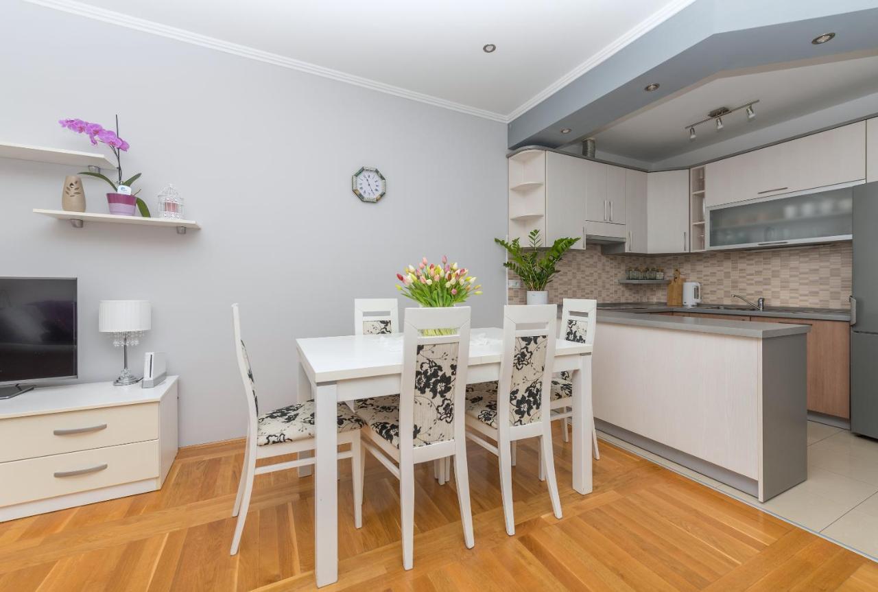 Long Apartment Makarska Extérieur photo