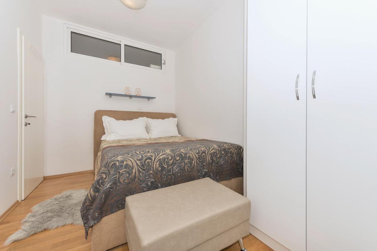 Long Apartment Makarska Extérieur photo