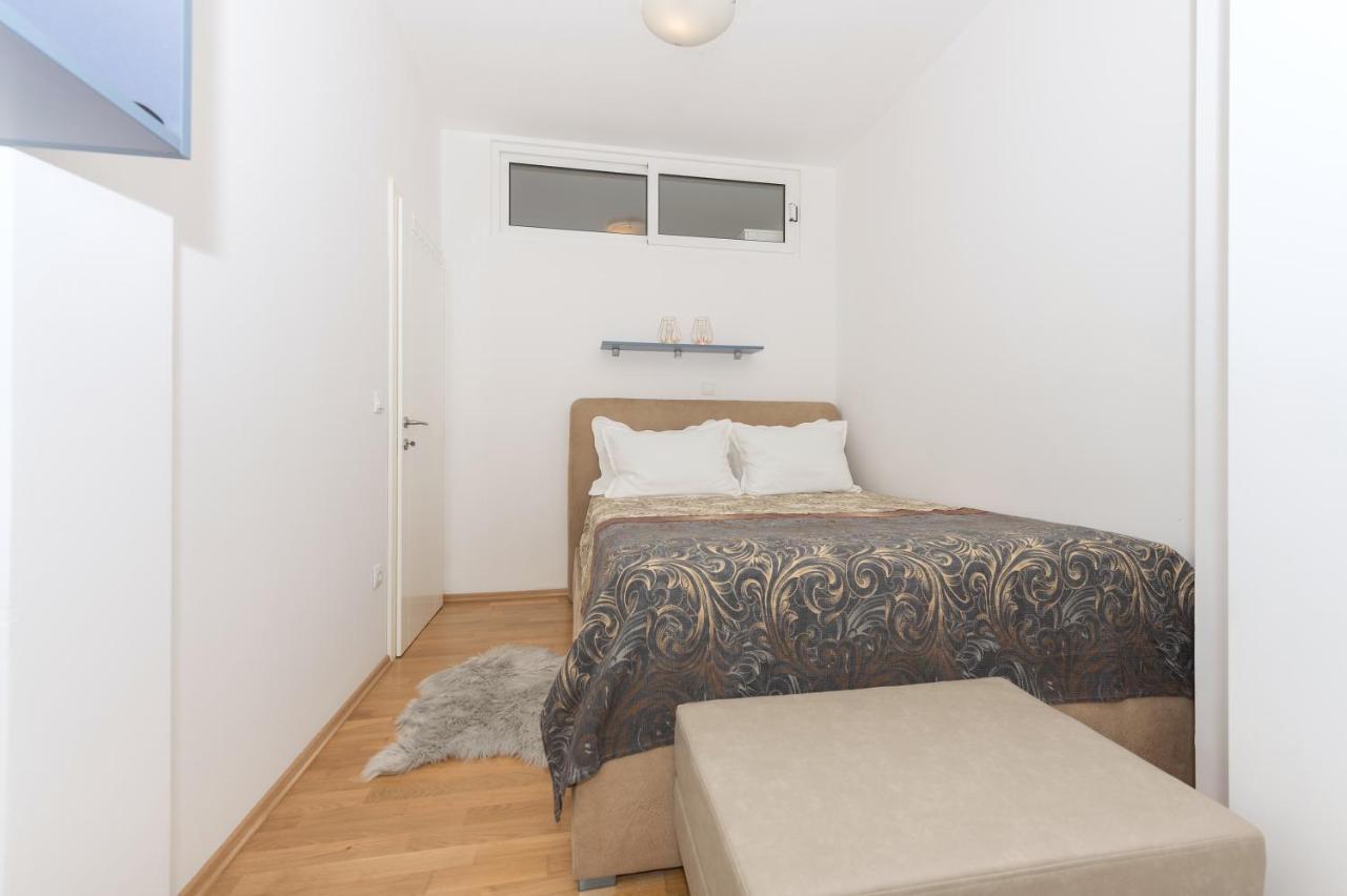 Long Apartment Makarska Extérieur photo