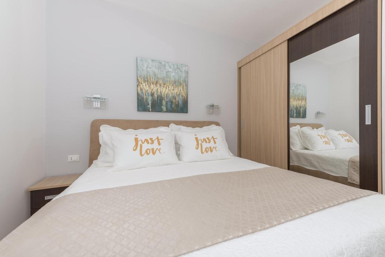 Long Apartment Makarska Extérieur photo
