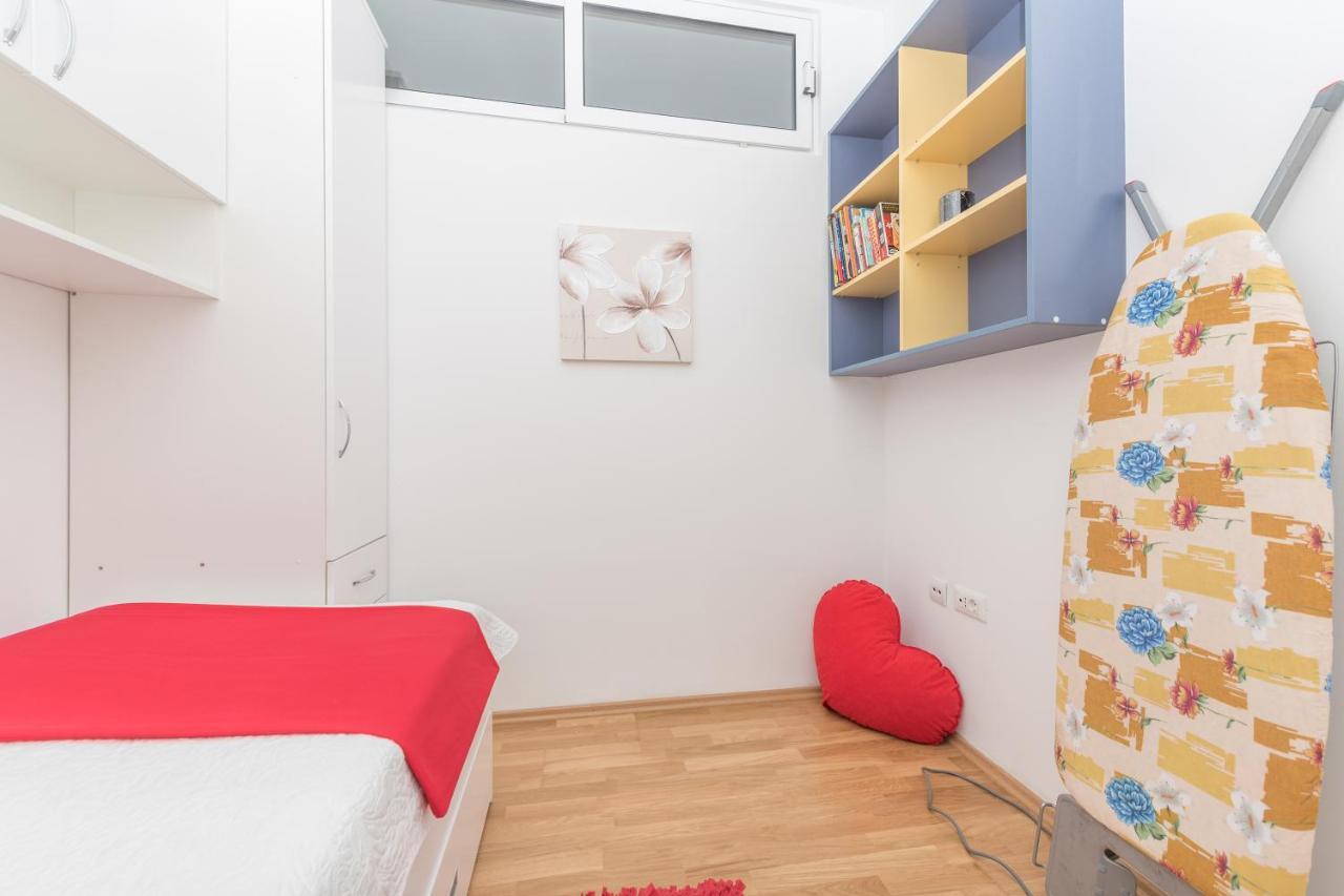 Long Apartment Makarska Extérieur photo