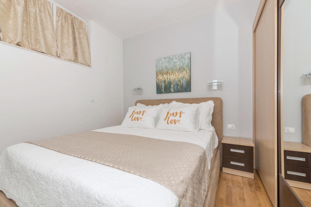 Long Apartment Makarska Extérieur photo