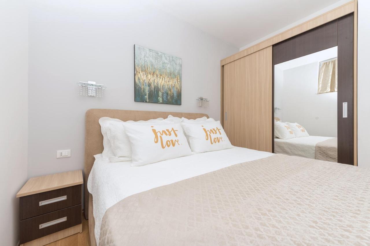 Long Apartment Makarska Extérieur photo